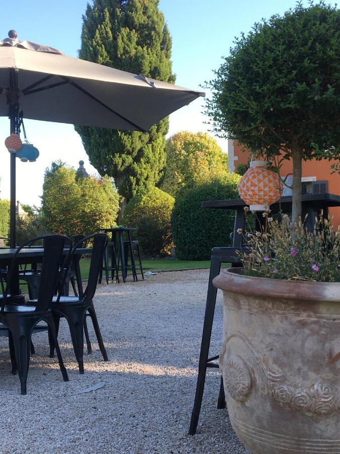 Chateau Des Cinq Cantons Carpentras Buitenkant foto