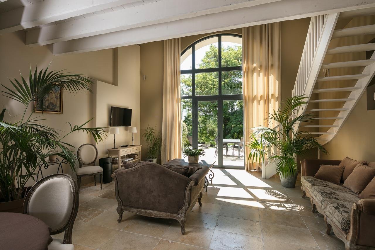 Chateau Des Cinq Cantons Carpentras Buitenkant foto